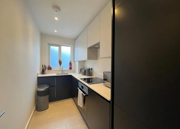 Star London Station Road 3-Bed Haven