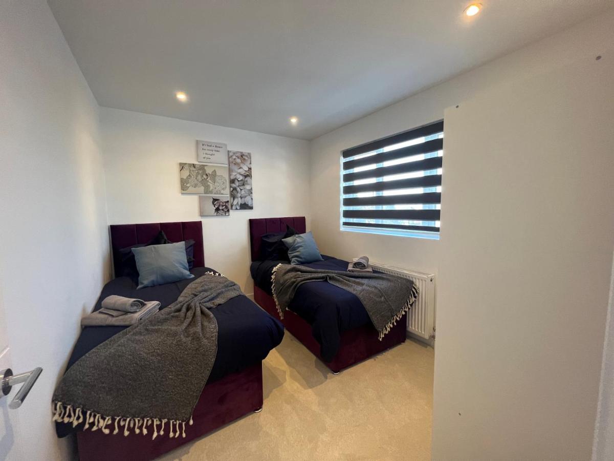 Star Station Road 3-bed Haven Londra